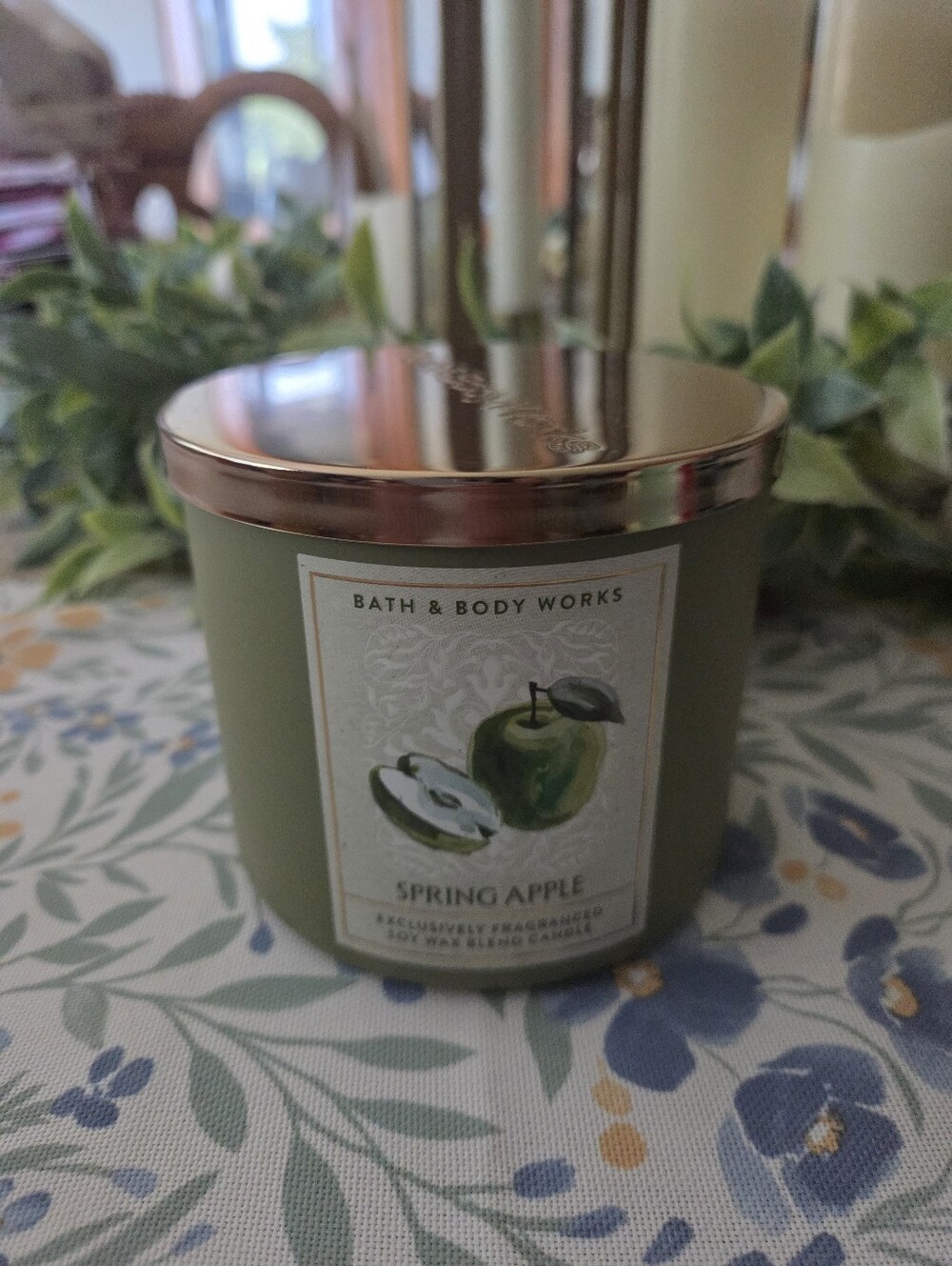 Bath & Body Works Spring Apple Candle - Green with Gold Lid